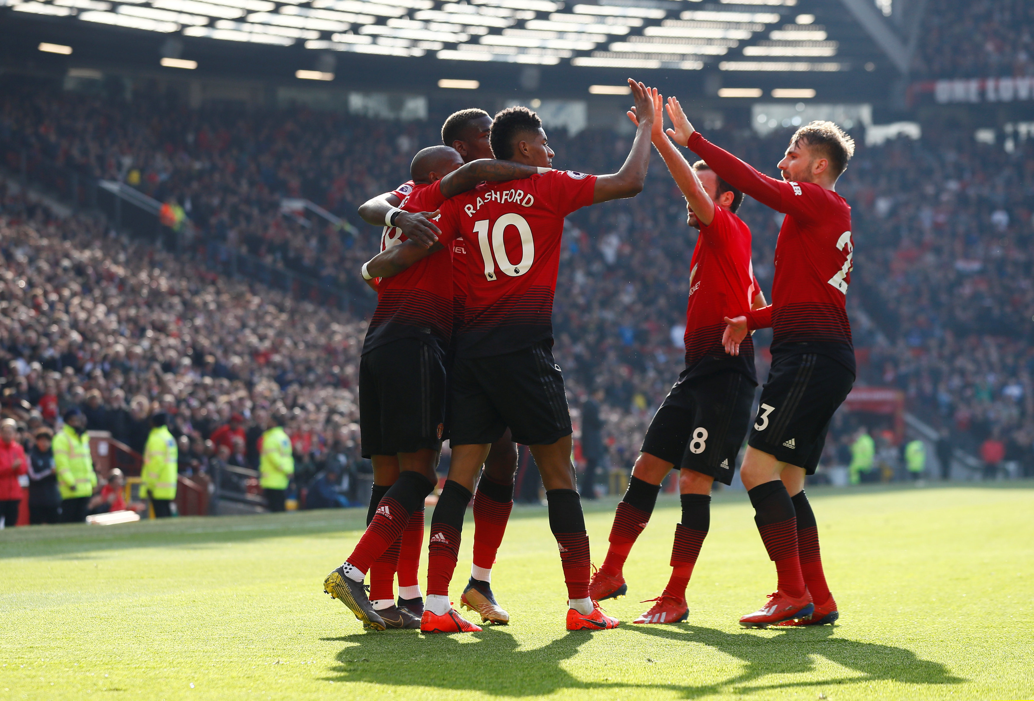 临的一个严 临的一个严